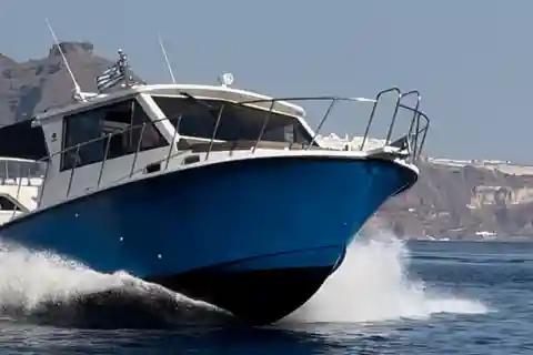 Santorin Tour en bateau privé de pêche - BBQ, plongée en apnée