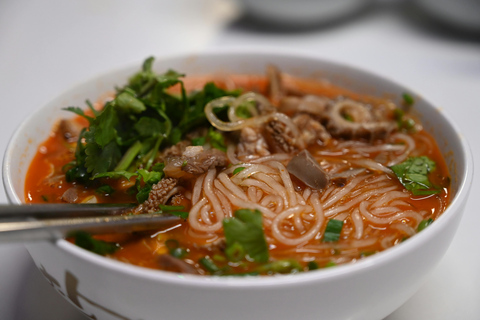 Katmandu: wycieczka piesza z przewodnikiem po restauracjach i sklepachKatmandu: Wycieczka kulinarna i zakupowa z przewodnikiem