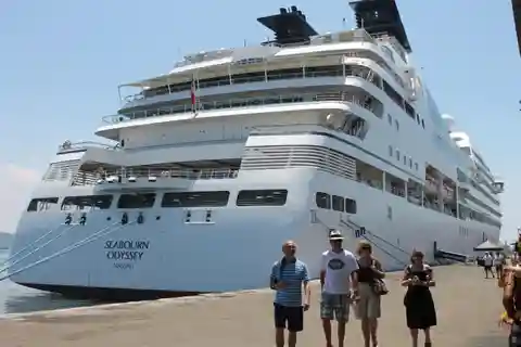 Porto de Semarang: Excursão em terra ao Templo de Borobudur Tour particular