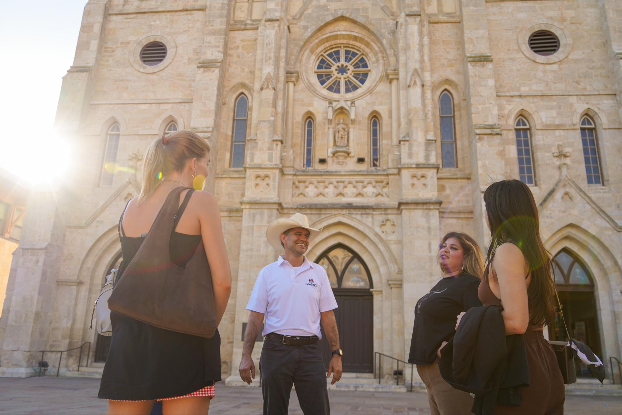 San Antonio: Kleingruppentour mit Bootsfahrt und Tower of the Americas