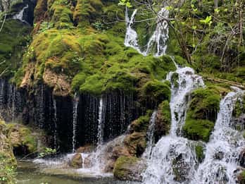 Le cascate capelli di Venere: la natura incontra la magia