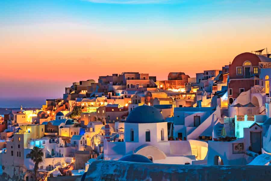 Santorin: Sonnenuntergangsfahrt zum Vulkan und zu heißen Quellen. Foto: GetYourGuide Santorin: Sonnenuntergangsfahrt zum Vulkan und zu heißen Quellen. Foto: GetYourGuide