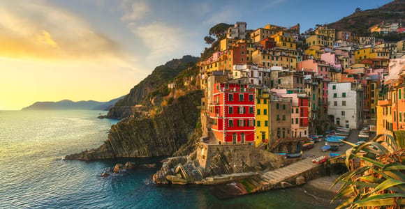Cinque Terre Premium: Complete tour of the 5 villages with train and local guide