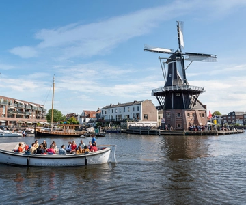 Canal tour + Dutch Windmill de Adriaan tour