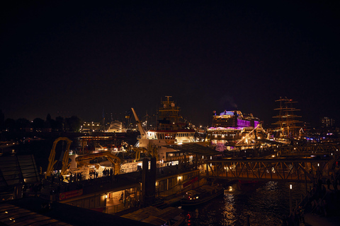 Hamburg: Ljus- och fyrverkerishow Port Aniversary från båtErfarenhet av pråmar