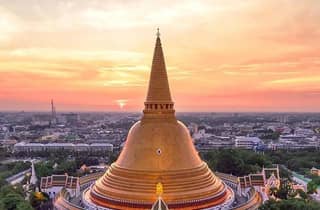 Ab Bangkok: Tagestour nach Nakhon Pathom per Zug mit Tuk-Tuk-Fahrt
