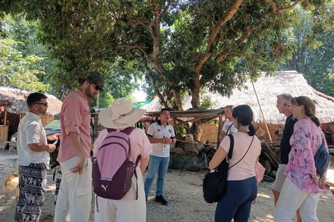 Chiang Rai:Guided Highlights Full-Day Tour-FREE LUNCH BUFFET Experience the Wonders of Chiang Rai with Free Thai Buffet