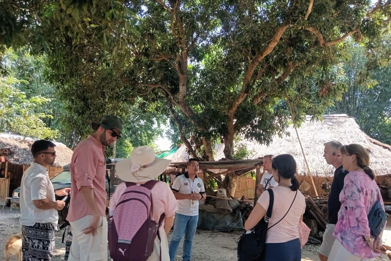 Chiang Rai:Guided Highlights Full-Day Tour-FREE LUNCH BUFFET Experience the Wonders of Chiang Rai with Free Thai Buffet