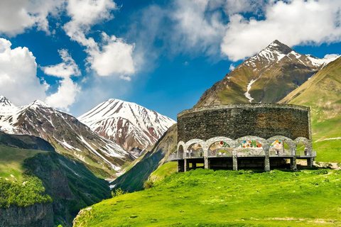 Tbilisi: Kazbegi, Gudauri, Gergeti & Ananuri Day Tour