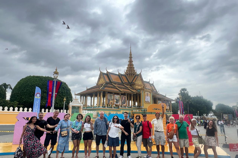 Phnom Penh: Hidden Gems Walking Tour with Local Guide