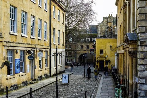 From London: Private Stonehenge, Bath & Salisbury Tour