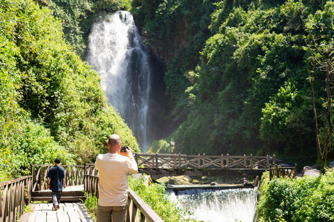 Von Quito aus: Otavalo-Ponchos-Platz-Peguche-Wasserfall-MuseumTour Otavalo