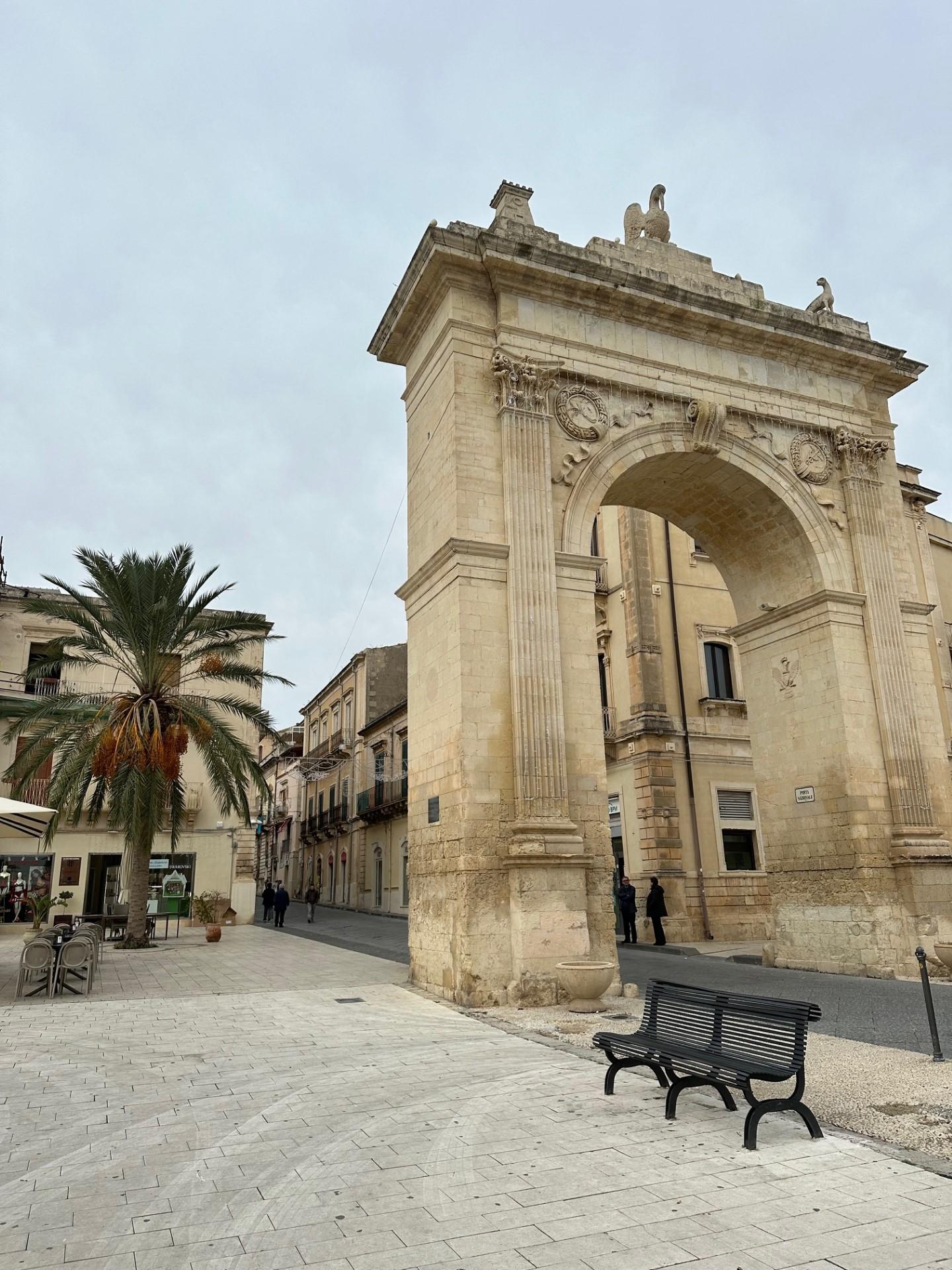 ab Syrakus: Noto, Marzamemi und Weinverkostung auf Avola