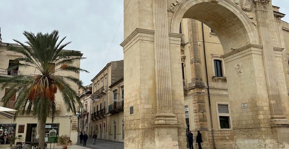 ab Syrakus: Noto, Marzamemi und Weinverkostung auf Avola