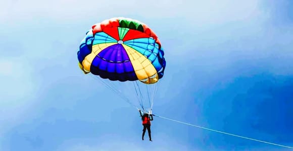 Pattaya: Koh Larn Parasailing and Beach Day Trip with Lunch