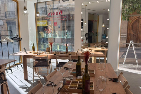 Valencia: Jewelry-Making Workshop with Unlimited Drinks