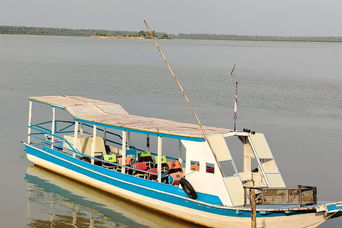 Siem Reap: Ancient Reservoir Secluded Sunset Boat Ride Ancient Reservoir Sunset with Guide