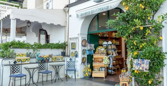 Amalfi: Lemon grove tour and limoncello factory with tasting