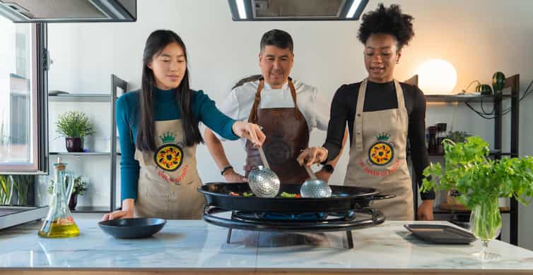 Madrid: Paella & Sangria Classes – Seafood, Chicken or Vegan photo 12