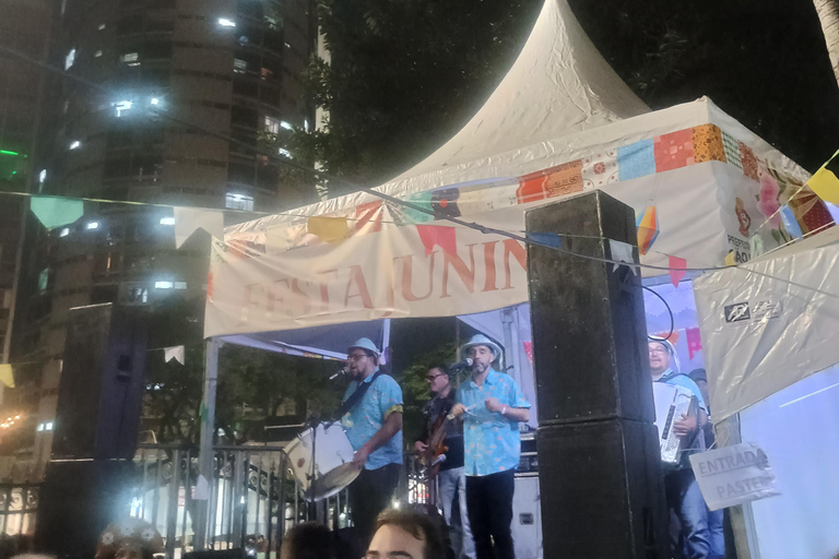 Cultural immersion in São Paulo - Guided Visit 3-hour bilingual guided 'local party' experience (shared)