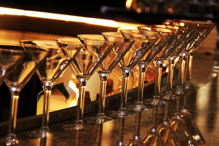 Tour noturno pelas barras de garotas de Tóquio com guia localTour noturno pelas bares femininos de Tóquio com guia local