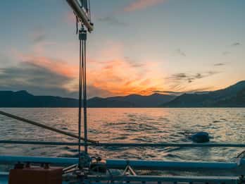 Puesta de sol en catamarán por Portofino