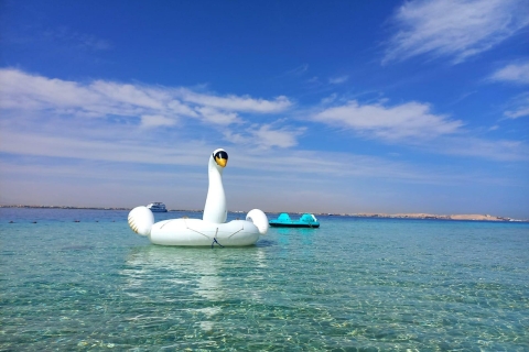 Hurghada : Bateau rapide privé de luxe avec plongée en apnée et fruits.