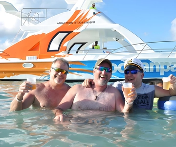 Escursione in catamarano con snorkeling, barbecue e musica