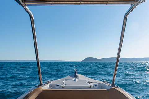 Visite privée du lagon bleu et des 3 îles en bateau à moteur