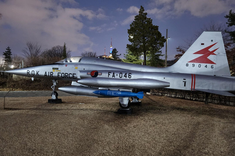 Outdoor tour of the war memorial museum of Korea