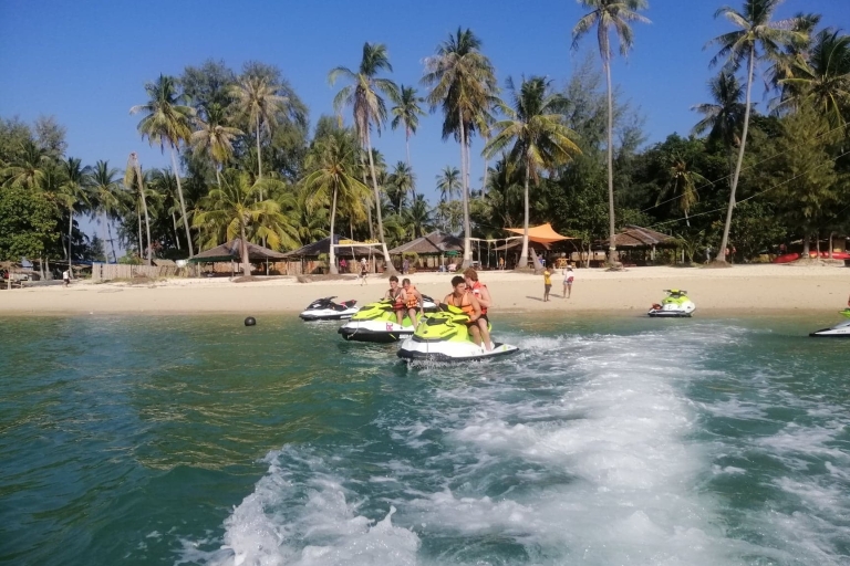 Wycieczka na nartach wodnych w Phuket na 7 wysp obejmuje transfer5-godzinna wycieczka na nartach wodnych