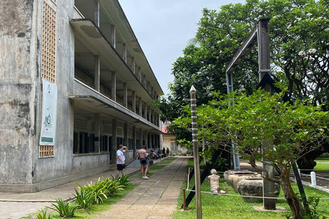 Campo di sterminio a cinque cime, Toul Sleng, Palazzo Reale, Wat Phnom