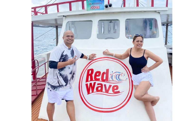 Boracay: Red Wave Island Hopping Tour with Water Activities