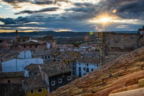 Cuenca: Nighttime Highlights Walking Tour in Spanish
