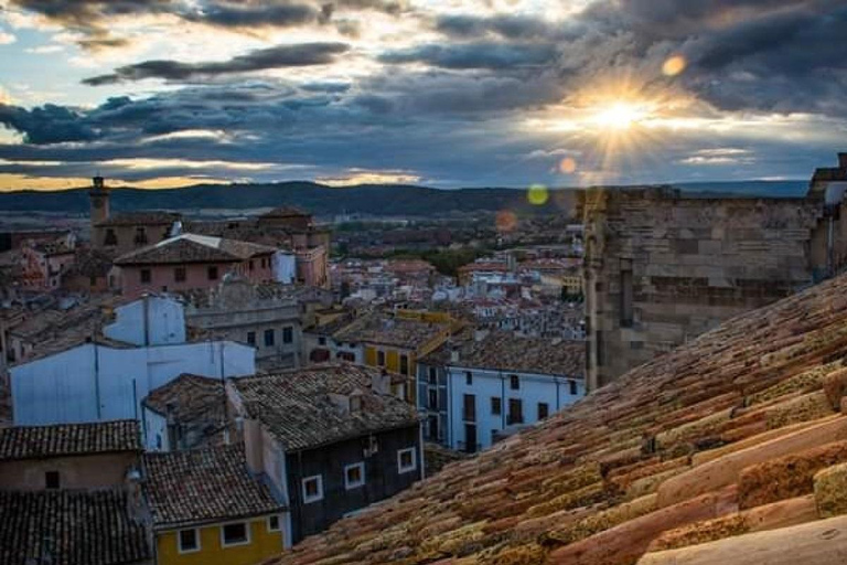 Cuenca: Nighttime Highlights Walking Tour in Spanish