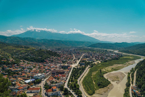 De Tirana: Berat Património da UNESCO com prova de vinhos