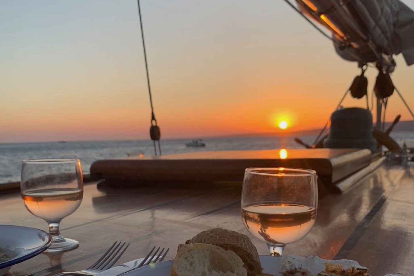 Croisière coucher de soleil aux îles du Frioul avec dîner