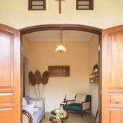 Bali: Interior Design Tour with Showroom and Workshop Visit
