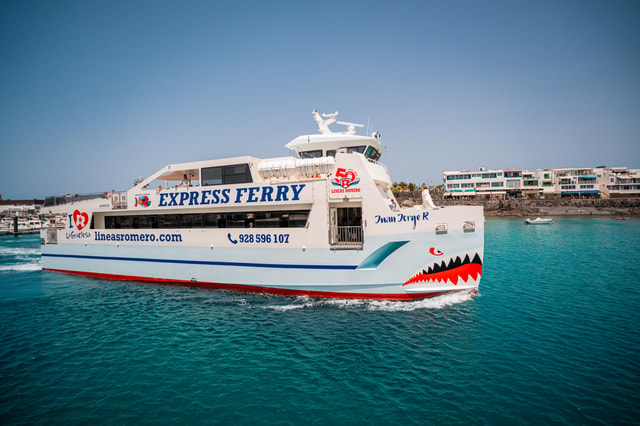 Lanzarote & Fuerteventura: Return or 1-Way Ferry with Wi-Fi