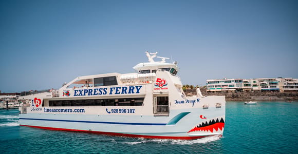 Lanzarote & Fuerteventura: Return or 1-Way Ferry with Wi-Fi