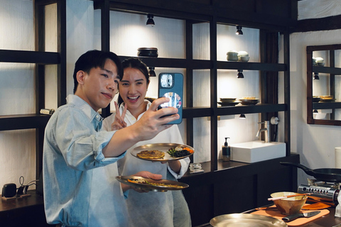 Clase de cocina Royal Seoul en un hanok centenarioClase de cocina real de Seúl en una casa tradicional hanok de 100 años de antigüedad