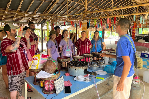 Experiência com elefantes com traslados e bufê de comida tailandesa