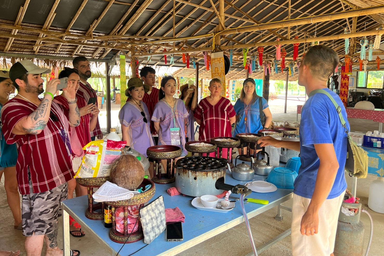 Experiência com elefantes com traslados e bufê de comida tailandesa