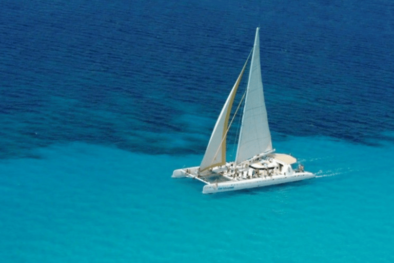 Punta Cana: Katamaran na wyspę Saona z posiłkiem, napojami i transportemPunta Cana: Katamaran na wyspę Saona z posiłkiem i napojami oraz transportem