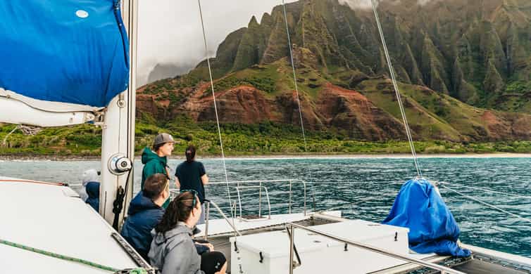 Kauai: Napali Coast Sunset Sailboat Tour with Dinner