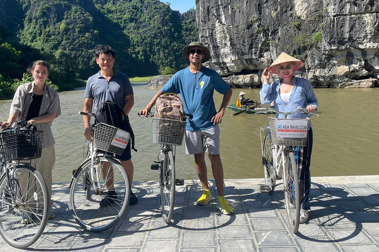 Depuis Hanoi : excursion à Hoa Lu et Tam Coc avec vélo