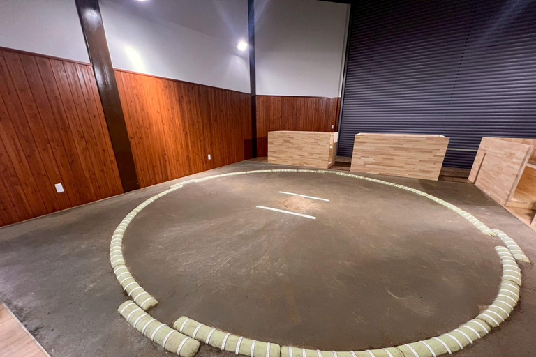 Osaka: Breakfast + Sumo Wrestling Show and Sumo Experience