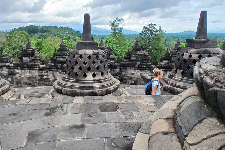 Yogyakarta: Palace, Taman Sari, & Borobudur Day Trip