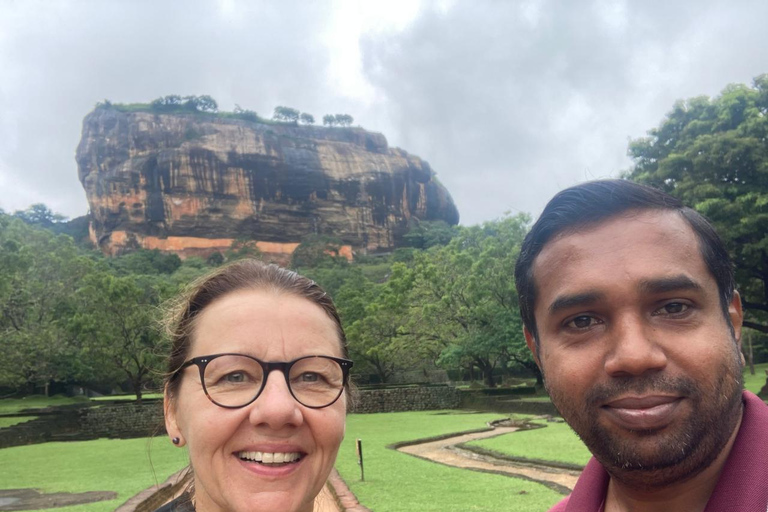 科伦坡：斯里兰卡十日游——寺庙、茶园与海洋之乐科伦坡：斯里兰卡十日游——寺庙、红茶与海洋之乐