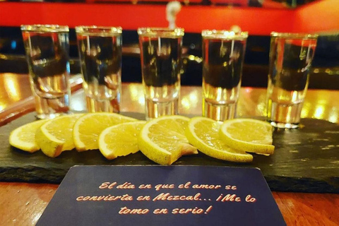 CDMX: Ruta nocturna de tacos y mezcal